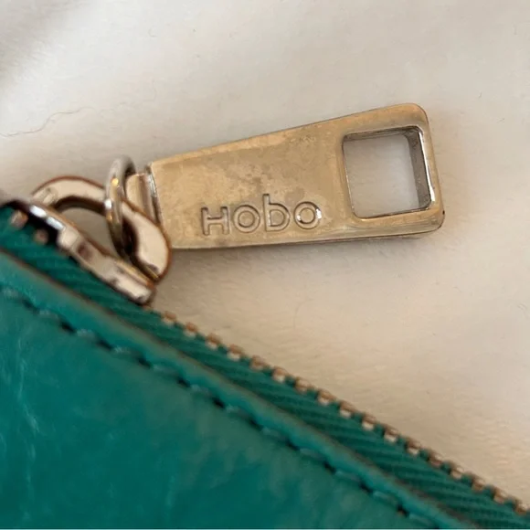 Hobo Vida Leather Wristlet Teal 11" x 5" - Picture 3 of 6